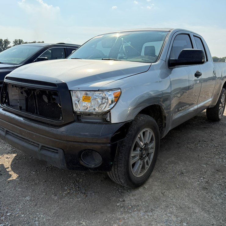 2011 TOYOTA TUNDRA