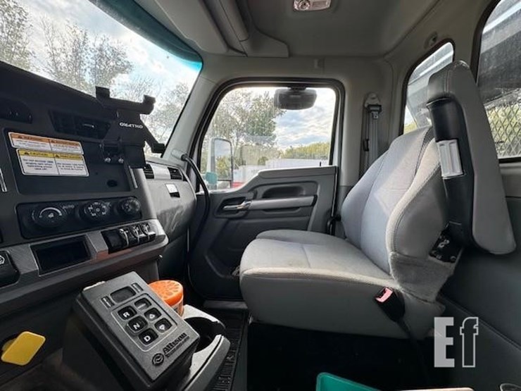 2017-kenworth-t880-image-15