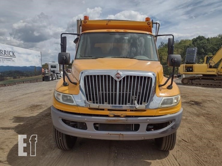 2018-international-durastar-4300-image-2