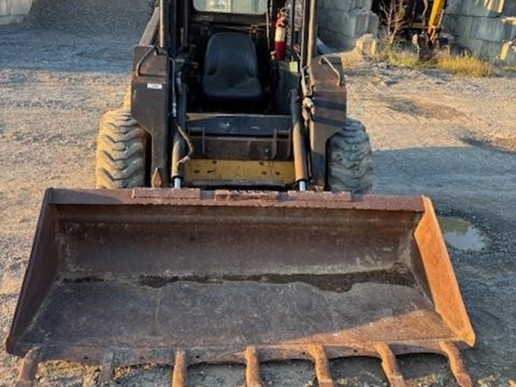 new-holland-lx665-image-2