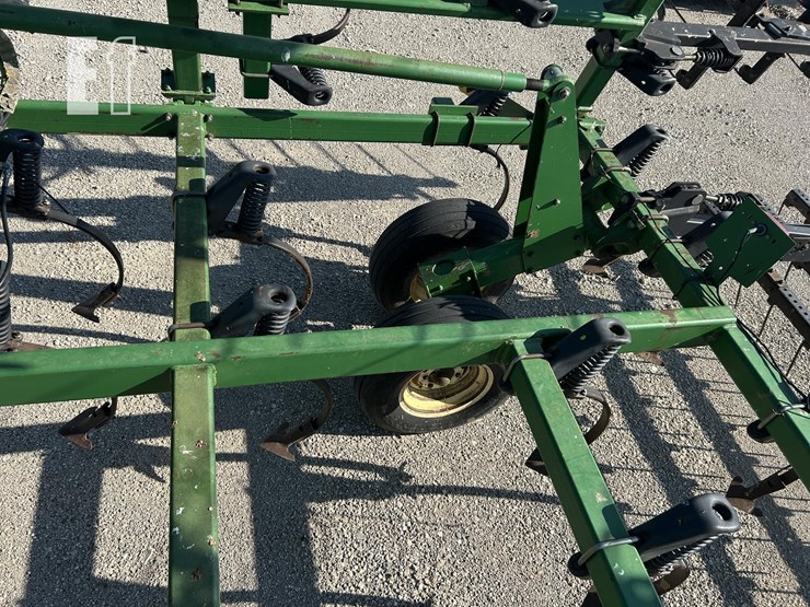 2004-john-deere-2210-image-36