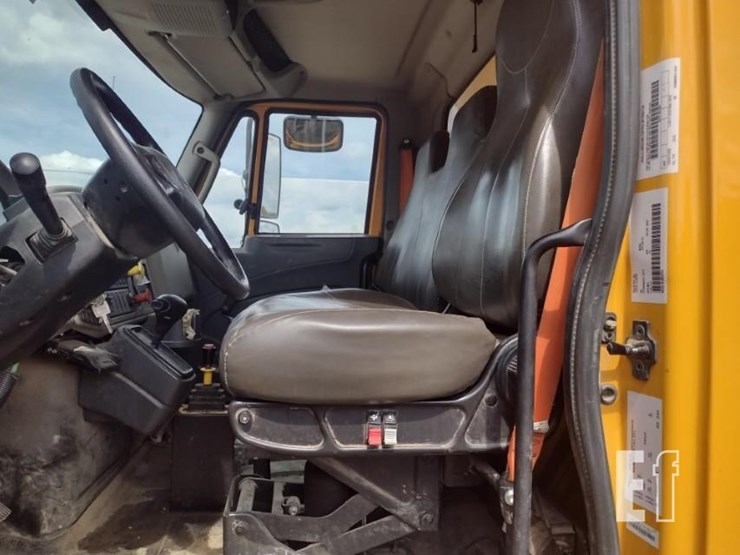 2018-international-durastar-4300-image-15