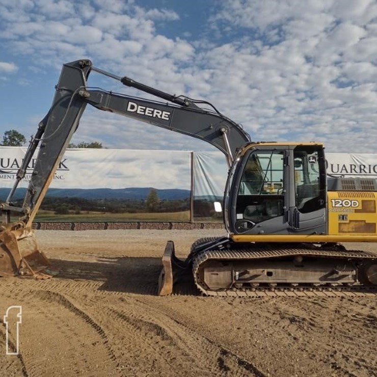 2010 DEERE 120D