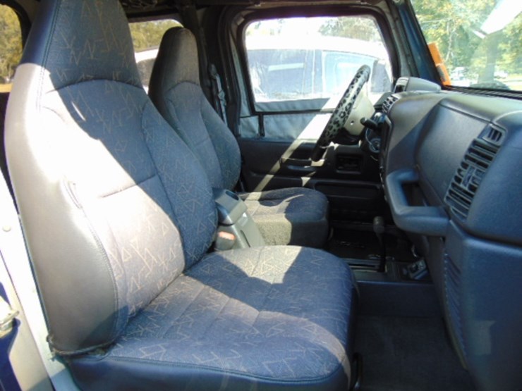 2002-jeep-wrangler-sport-image-5
