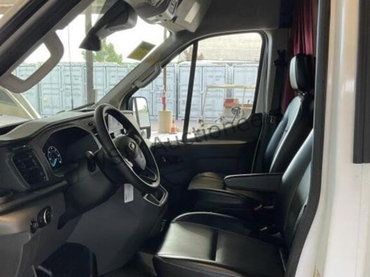 2022-ford-transit-image-29