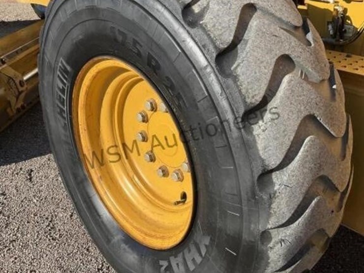 2012-caterpillar-12m2-image-9