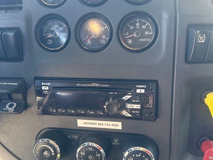2019-peterbilt-567-image-38