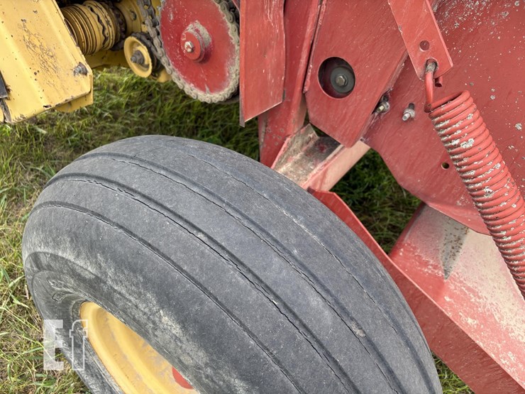 new-holland-644-image-15