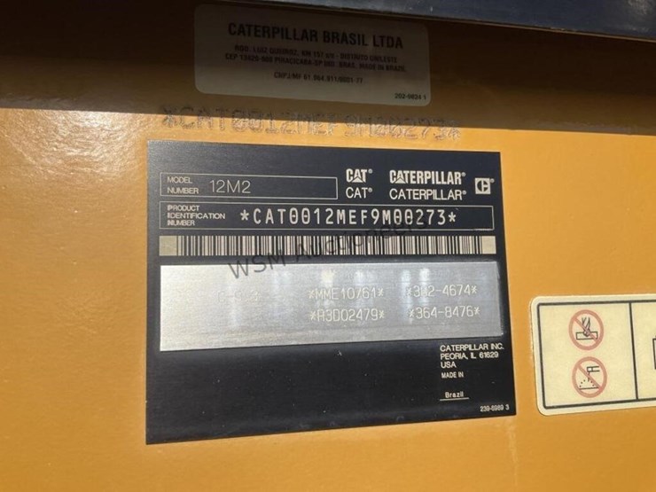 2012-caterpillar-12m2-image-23