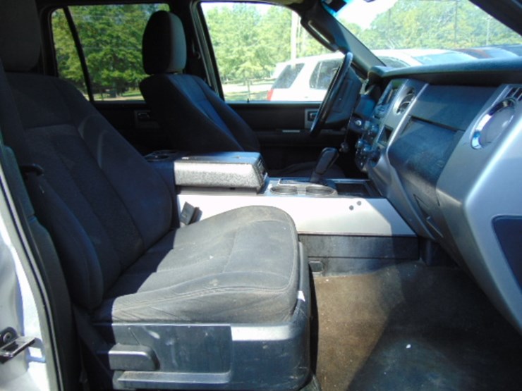 2016-ford-expedition-xlt-image-6