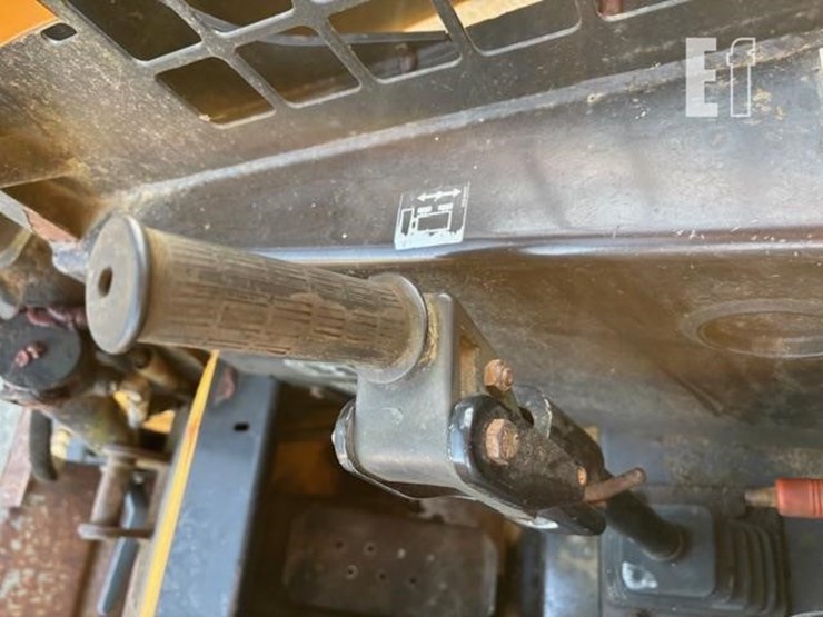 new-holland-lx665-image-11