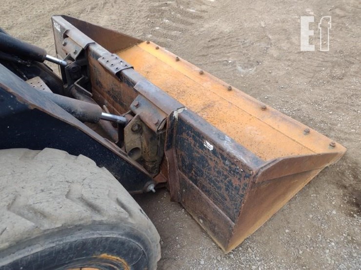 new-holland-lx885-image-16