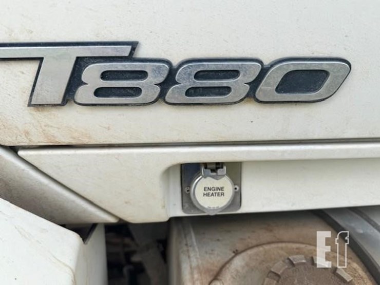 2017-kenworth-t880-image-3