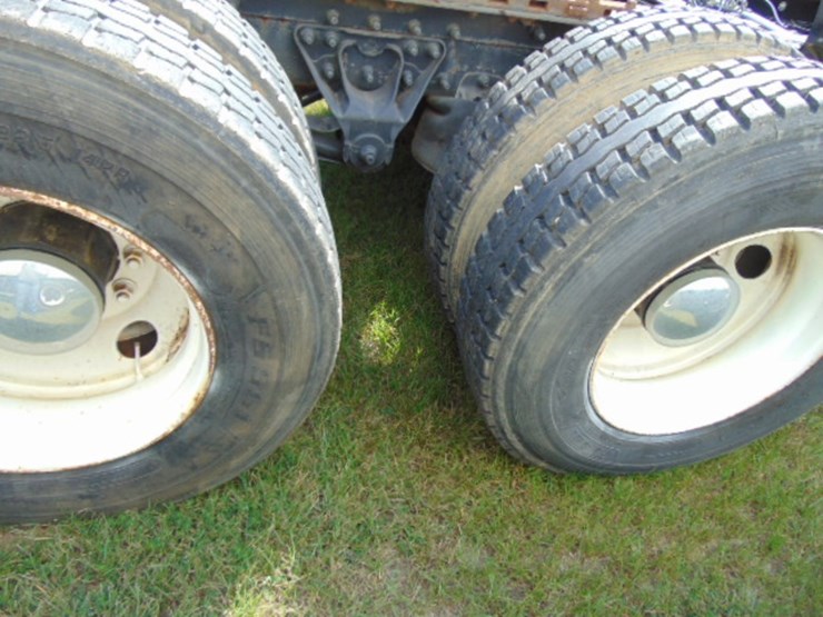 2004-mack-ch613-image-3
