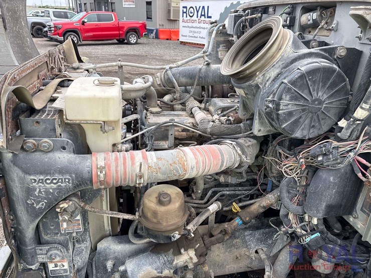 2014-peterbilt-337-image-19