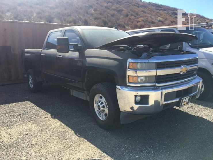 2016-chevrolet-silverado-2500hd-lt-image-2