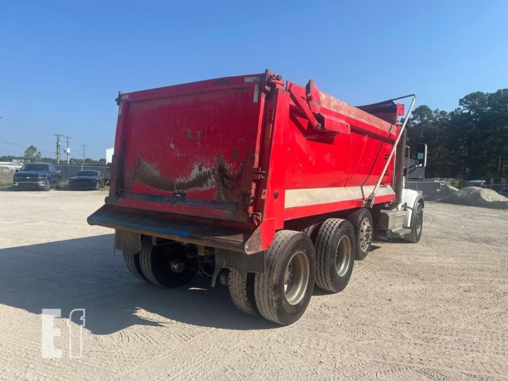 2019-peterbilt-567-image-4