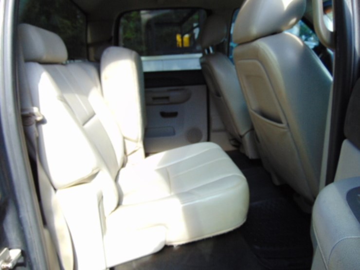 2011-chevrolet-silverado-3500-image-4