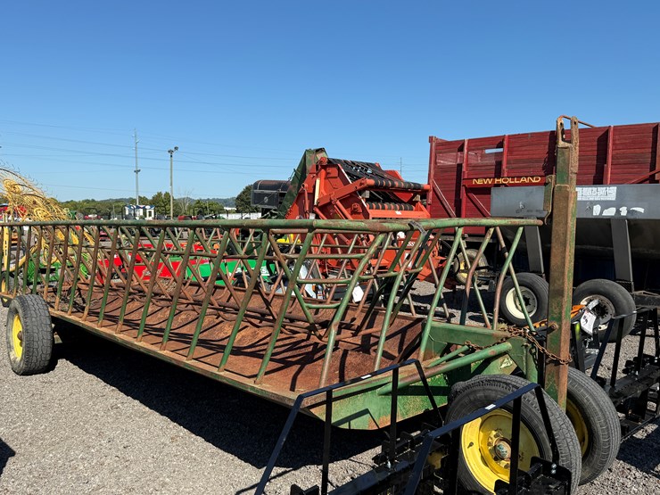 #85-•-20'-pull-type-feed-wagon-image-1