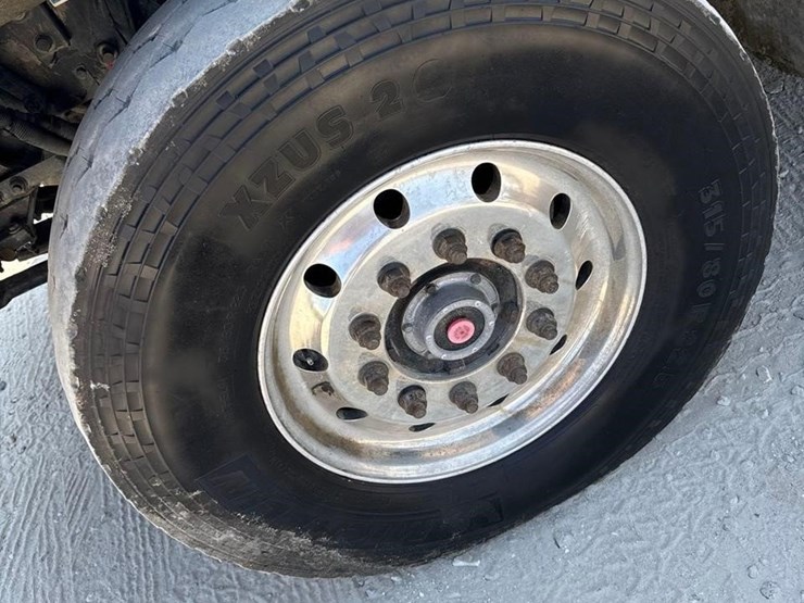 2016-kenworth-t880-image-9