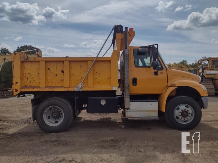 2018-international-durastar-4300-image-3