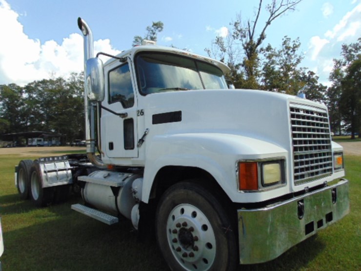 2004-mack-ch613-image-2