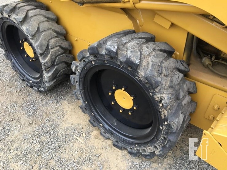 2005-deere-320-image-8