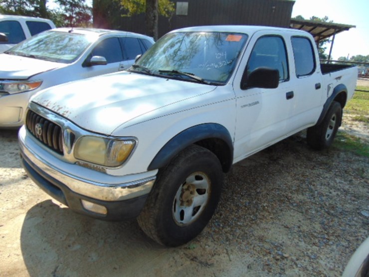 2004-toyota-tacoma-sr5-image-1