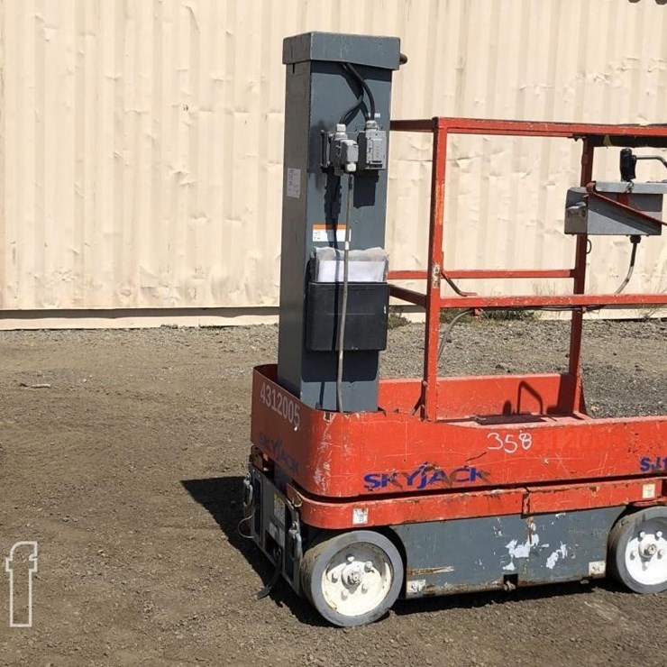 2011 SKYJACK SJ12