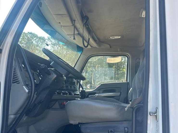 2018-kenworth-t880-image-24