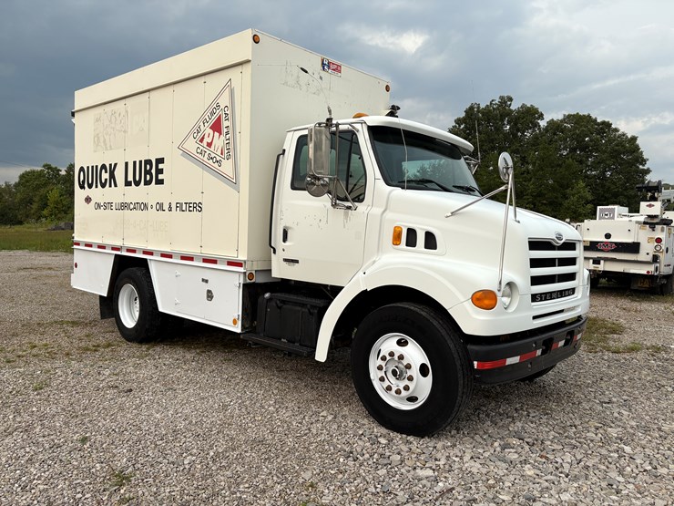 #62-•-2000-sterling-lube-truck-image-1
