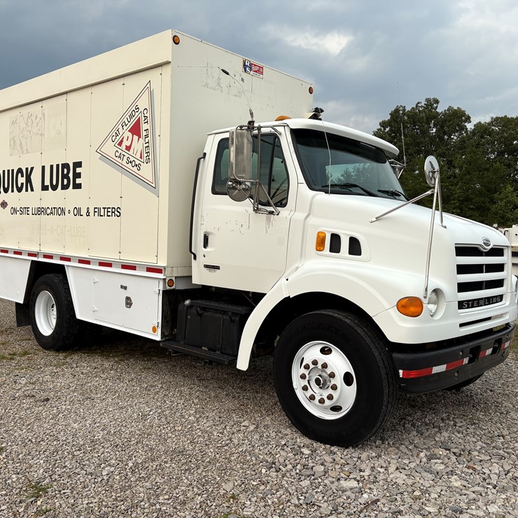 #62 • 2000 STERLING LUBE TRUCK