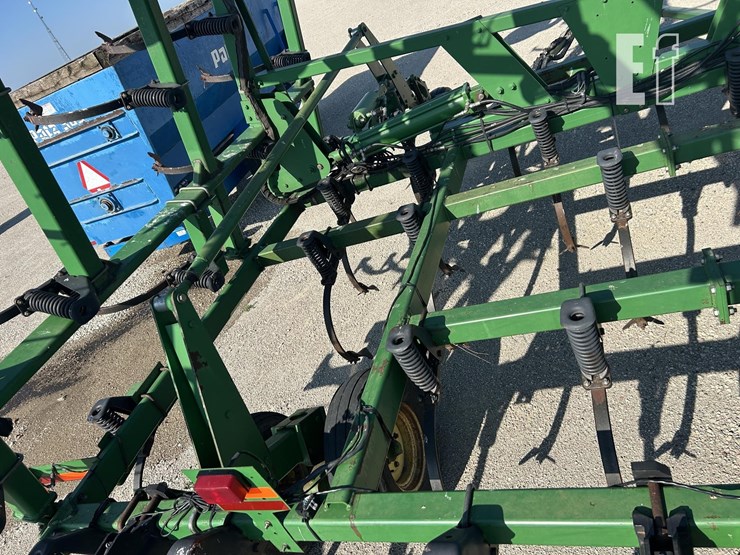 2004-john-deere-2210-image-30