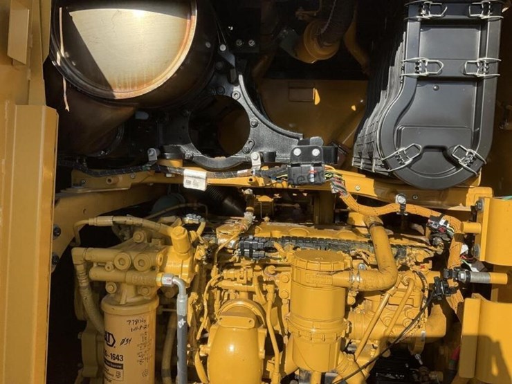 2012-caterpillar-12m2-image-17