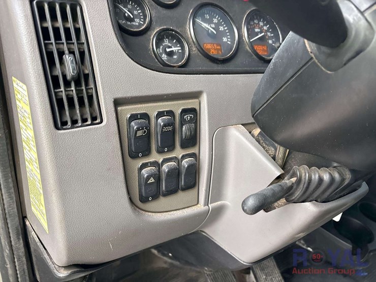 2014-peterbilt-337-image-14