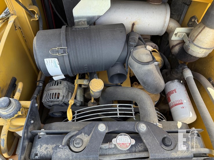 deere-320-image-14