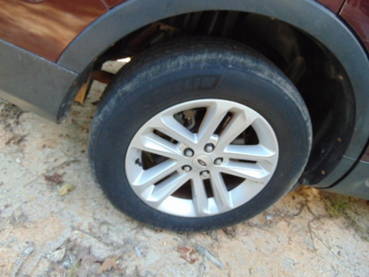2012-ford-explorer-xlt-image-3