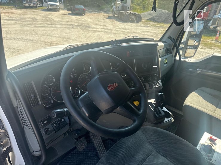 2018-kenworth-t880-image-27