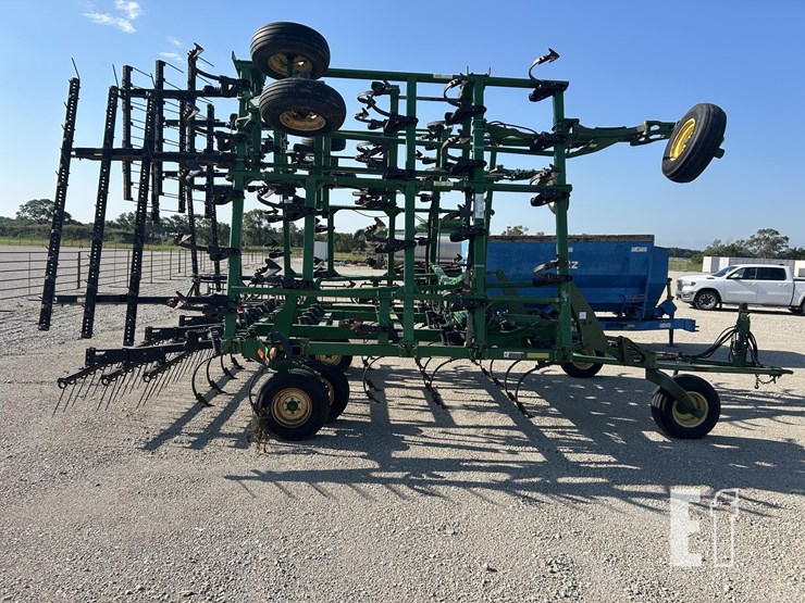 2004-john-deere-2210-image-4