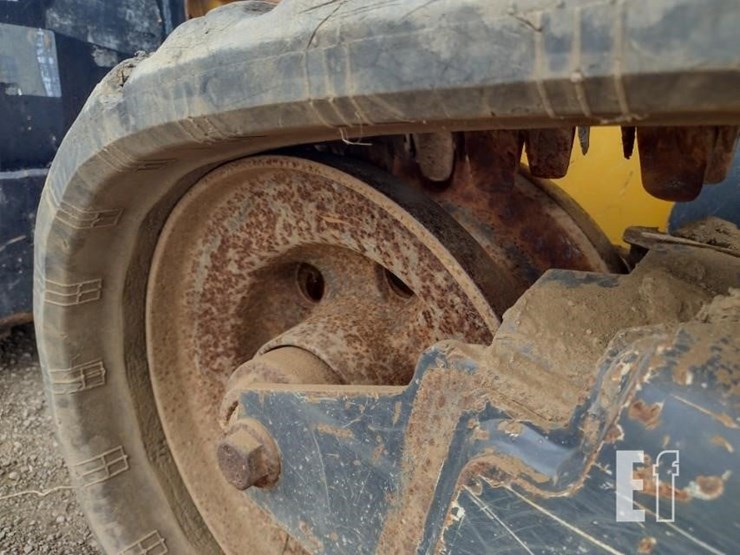 2020-deere-325g-image-25