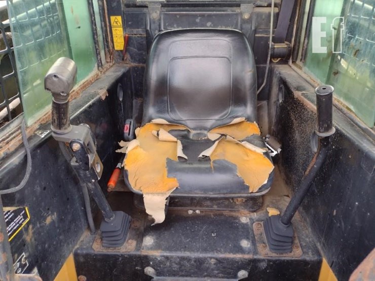 new-holland-lx885-image-10