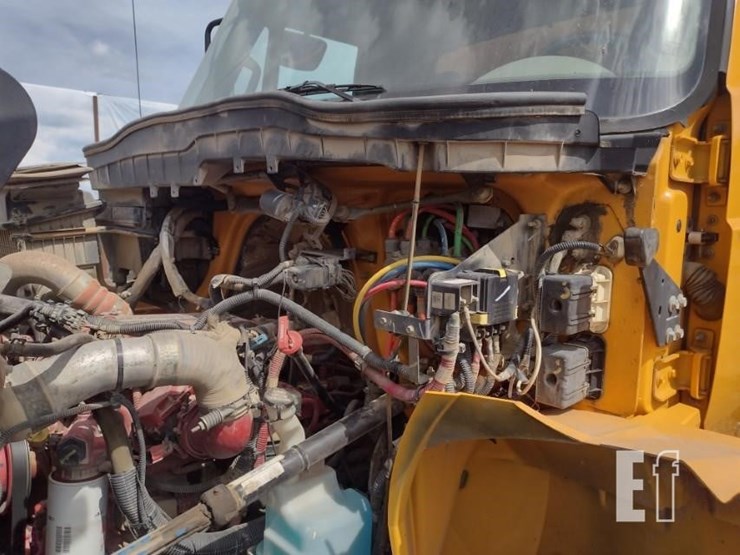 2018-international-durastar-4300-image-23