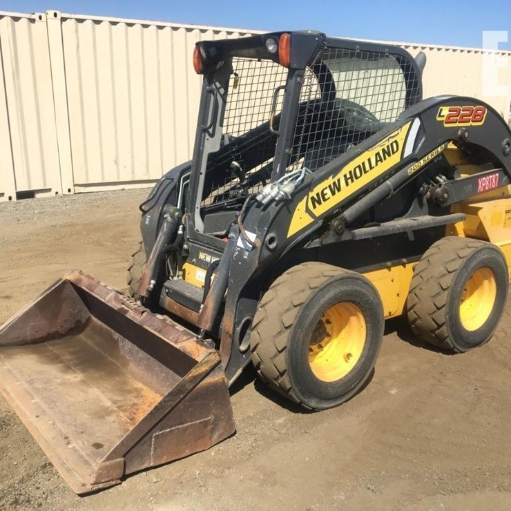 2017 NEW HOLLAND L228