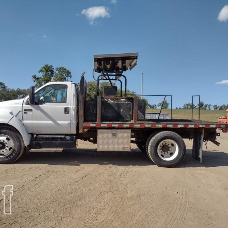 2015 FORD F650