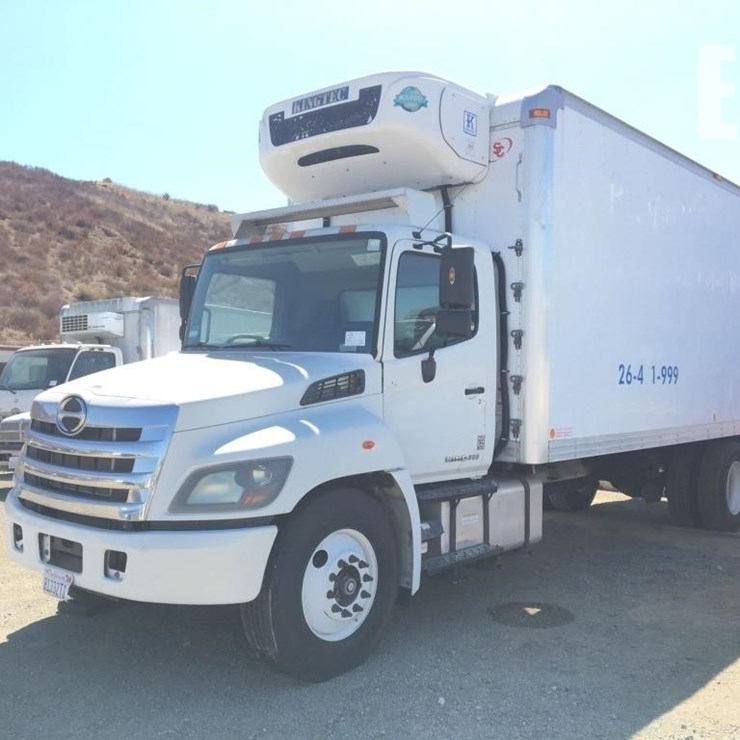 2017 HINO 338