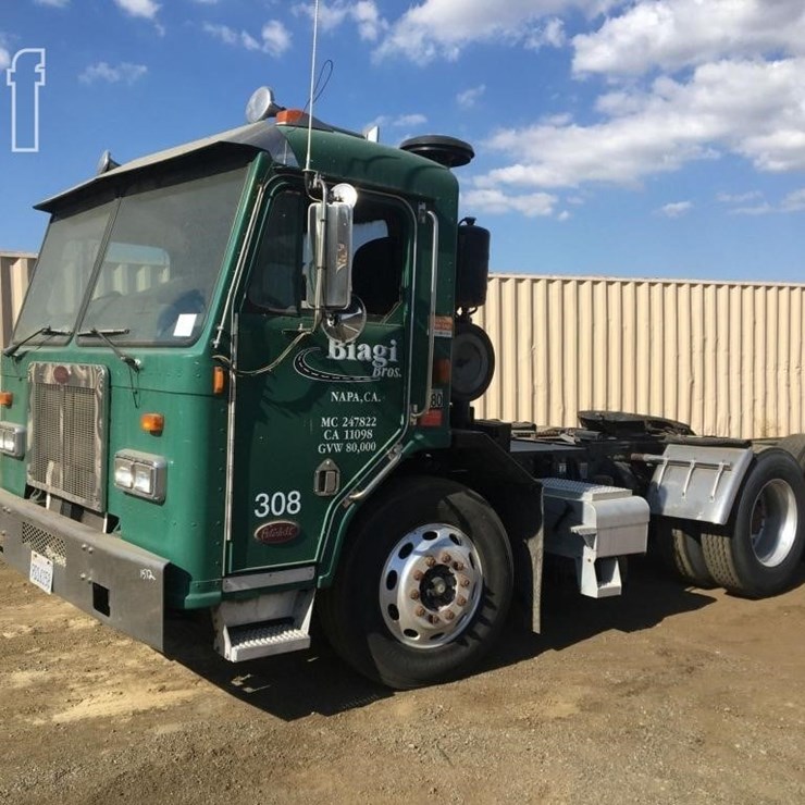 2006 PETERBILT 320