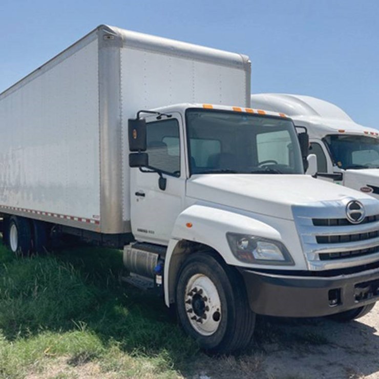 2017 HINO 268