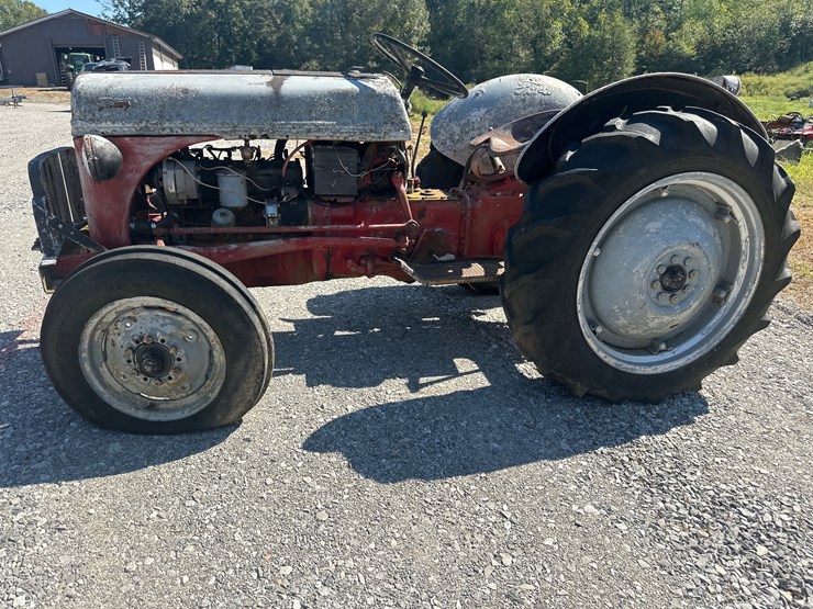 ford-tractor-image-2