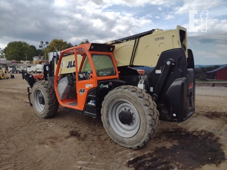 2023-jlg-1055-image-33