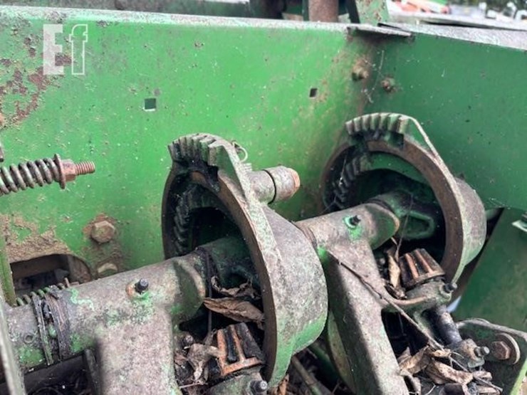 john-deere-336-image-10